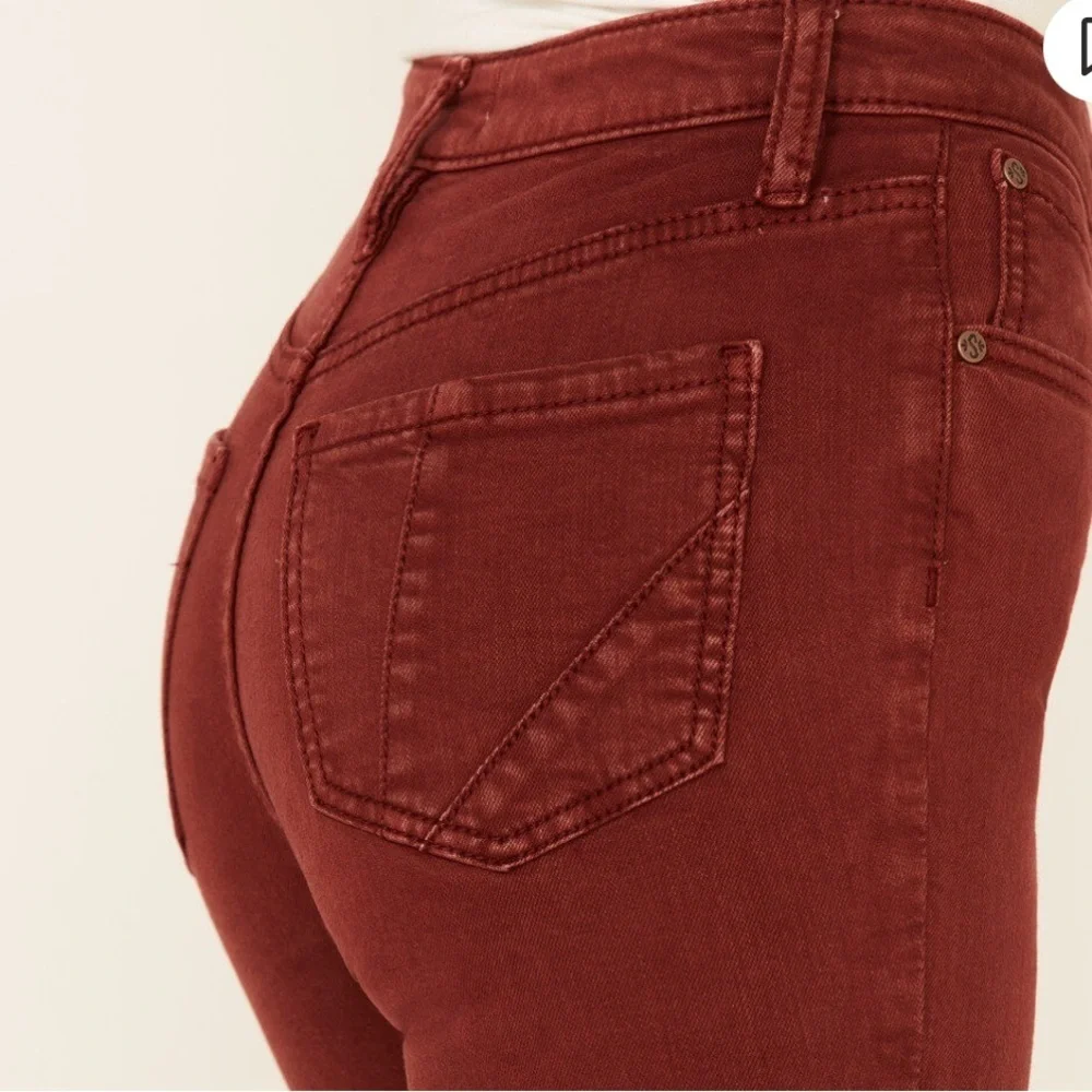 NWOT Shyanne High Rise Stretch Super Flare Jeans in Brick Red Size 26 - Picture 6 of 12